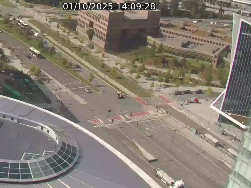 Webcam sur l'avenue John Fitzgerald Kennedy (N51) avec vue sur le Pont rouge (Pont Grande Duchesse Charlotte), l'arrêt Pfaffenthal et l'entrée du quartier Kirchberg