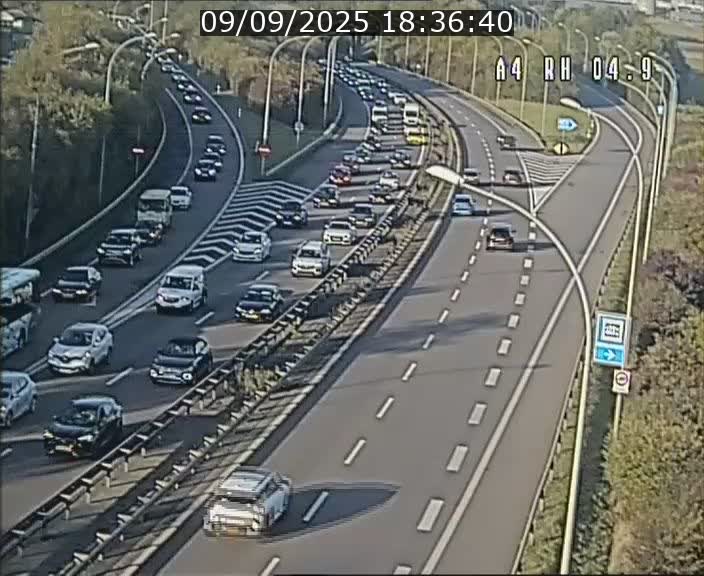Traffic live webcam Luxembourg Leudelange - A4 - BK 4.9 - direction Luxembourg