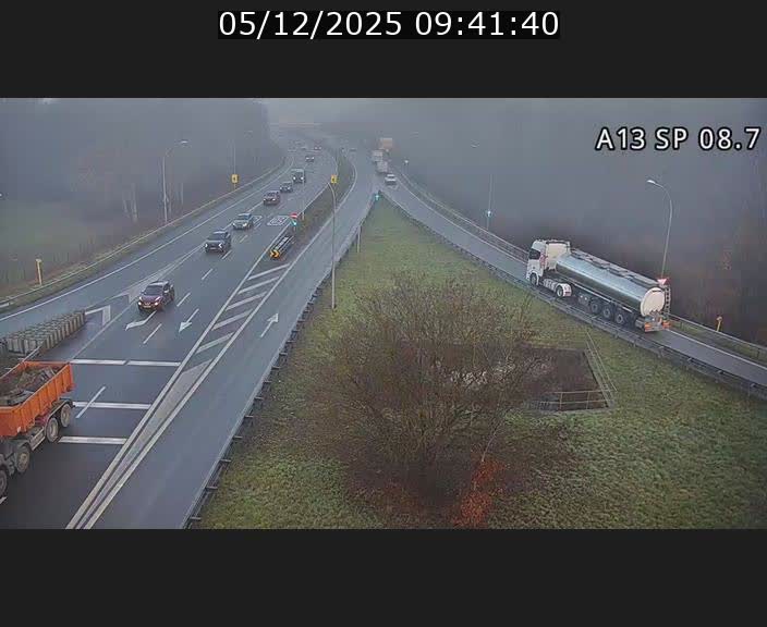 Traffic live webcam Luxembourg Jonction Lankelz - A13 direction Pétange - BK 8.7 