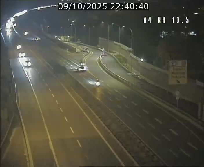 Traffic live webcam Luxembourg Pontpierre - A4 - BK 10.5 - direction Luxembourg