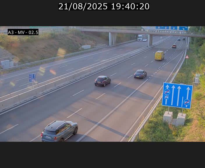 Webcam autoroute A3 au Luxembourg à proximité de la Croix de Gasperich. Vue orientée vers Luxembourg