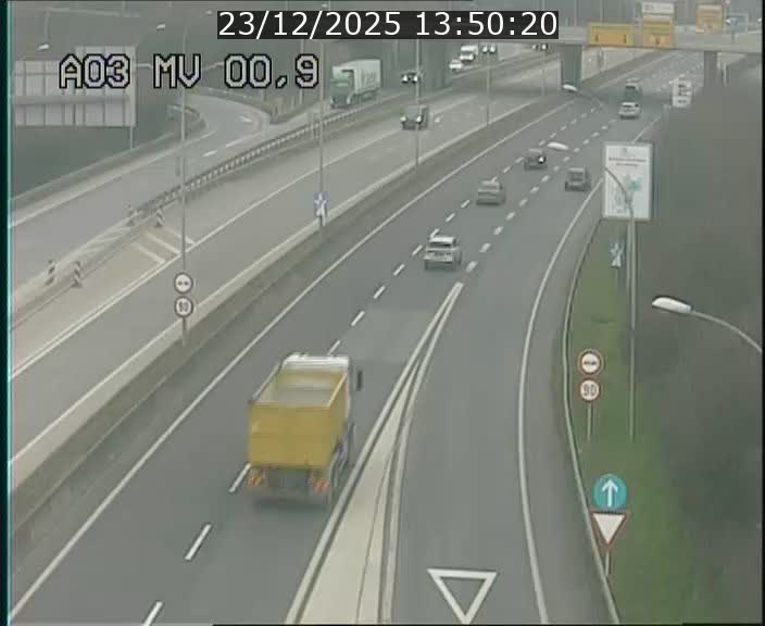 Traffic live webcam Luxembourg Croix de Gasperich - A3 - BK 0.4 - direction Luxembourg