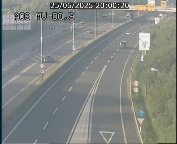 Traffic live webcam Luxembourg Croix de Gasperich - A3 - BK 0.4 - direction Luxembourg