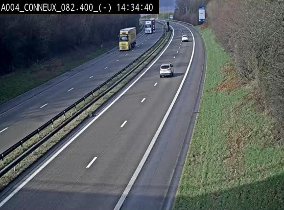 Webcam sur l'E411 avant les sorties 20 menant à Ciney, Dinant et Achêne. Vue orientée vers Namur