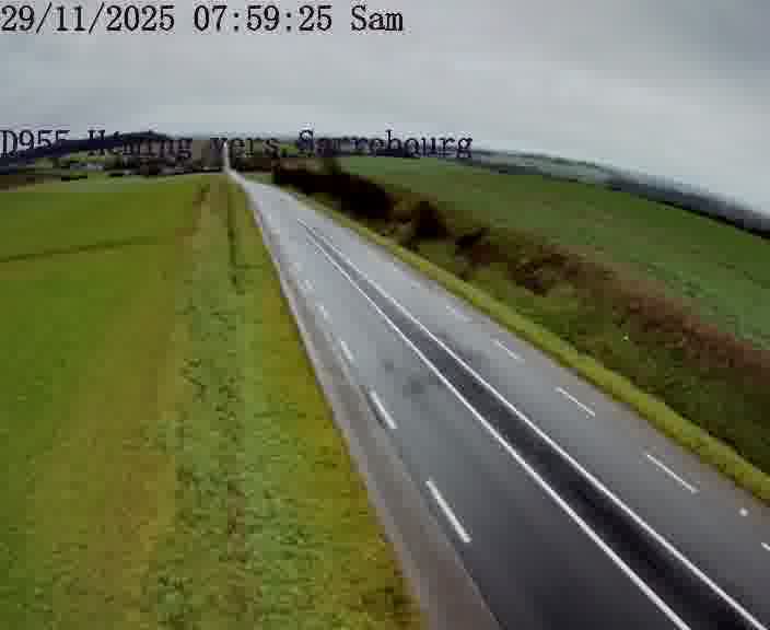 Caméra routière située sur D955 (France) à Heming, orientée vers Sarrebourg, surveillant en continu la circulation locale et régionale.