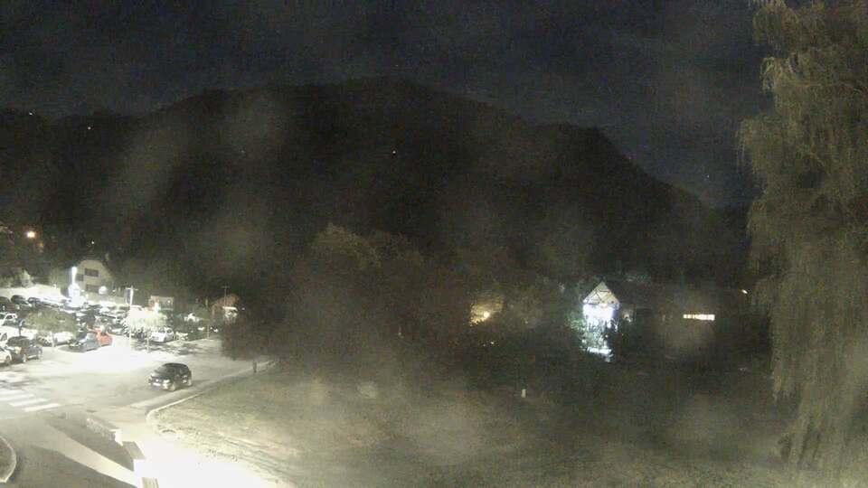 Webcam au niveau de la mairie du village du Bourg d'Oisans, aux pieds de l'Alpe d'Huez et aux portes du parc des Écrins