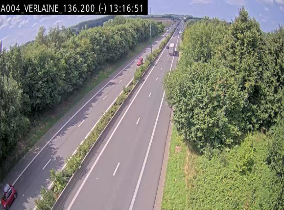 Webcam sur l'E411 à hauteur du pont surplombant la N40, à proximité de la sortie 26 Verlaine - Libramont-Chevigny. Vue orientée vers Namur