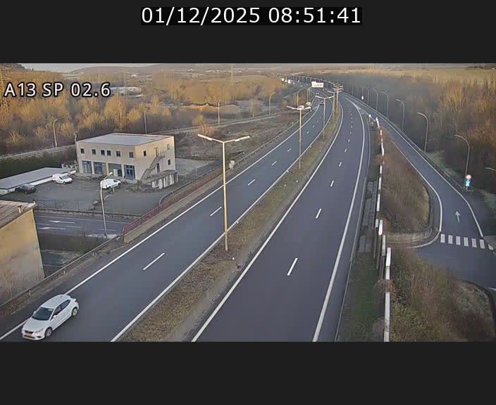 Traffic live webcam Luxembourg Sanem - A13 direction Pétange - BK 2.6