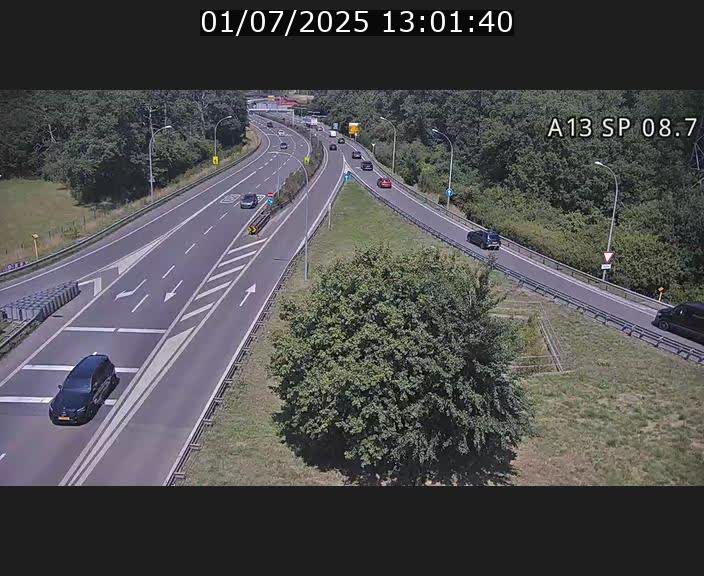 Traffic live webcam Luxembourg Jonction Lankelz - A13 direction Pétange - BK 8.7 