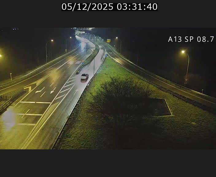 Traffic live webcam Luxembourg Jonction Lankelz - A13 direction Pétange - BK 8.7 