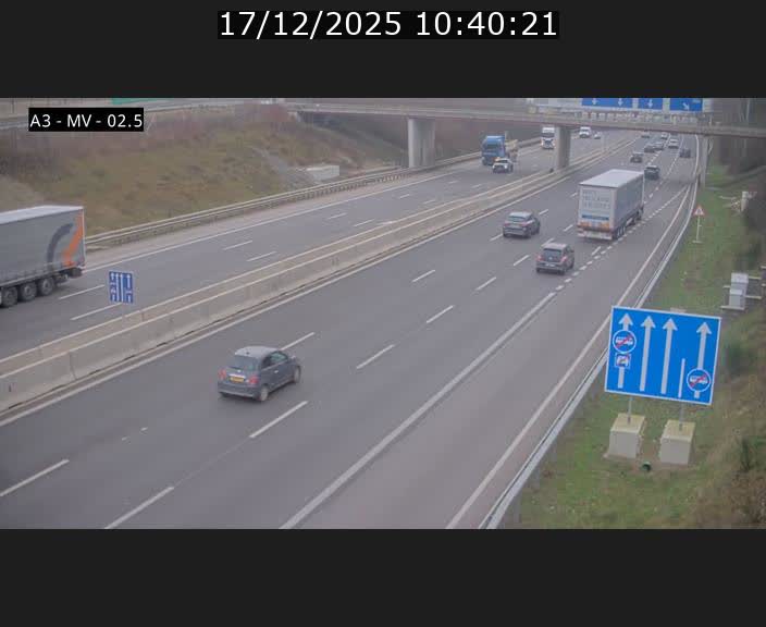 Webcam autoroute A3 au Luxembourg à proximité de la Croix de Gasperich. Vue orientée vers Luxembourg