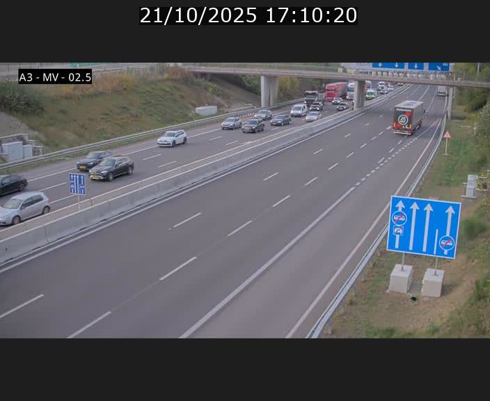 Webcam autoroute A3 au Luxembourg à proximité de la Croix de Gasperich. Vue orientée vers Luxembourg