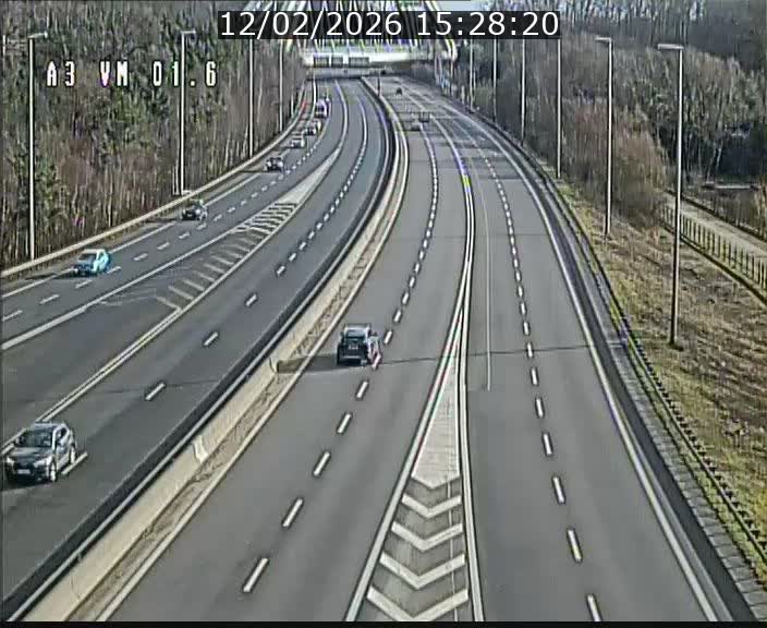 Traffic live webcam Luxembourg - Croix de Gasperich - A3 - BK 1.6 - direction France/Aire de Berchem