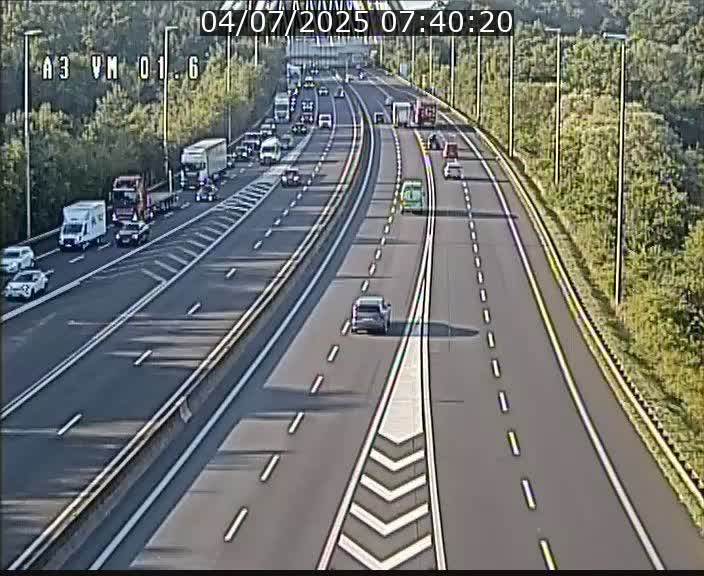 Traffic live webcam Luxembourg - Croix de Gasperich - A3 - BK 1.6 - direction France/Aire de Berchem