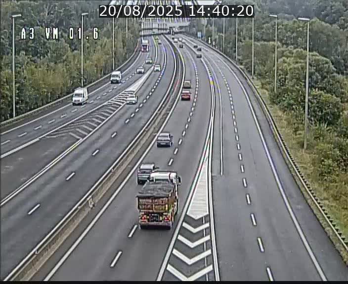 Traffic live webcam Luxembourg - Croix de Gasperich - A3 - BK 1.6 - direction France/Aire de Berchem