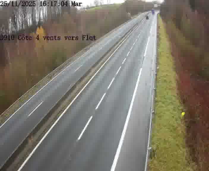 Webcam sur la D910 située dans la Côte des 4 vents. Vue orientée vers le haut de la côte, vers Faulquemont