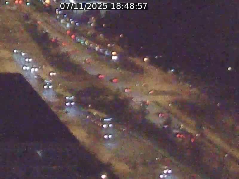 Webcam sur l'avenue John Fitzgerald Kennedy (N51) avec vue sur le Pont rouge (Pont Grande Duchesse Charlotte), l'arrêt Pfaffenthal et l'entrée du quartier Kirchberg