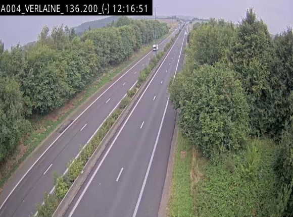 Webcam sur l'E411 à hauteur du pont surplombant la N40, à proximité de la sortie 26 Verlaine - Libramont-Chevigny. Vue orientée vers Namur