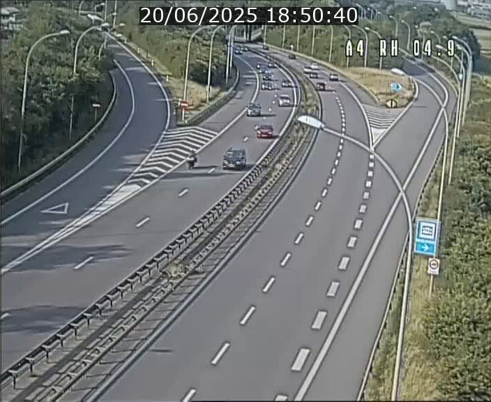 Traffic live webcam Luxembourg Leudelange - A4 - BK 4.9 - direction Luxembourg