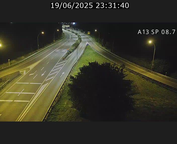 Traffic live webcam Luxembourg Jonction Lankelz - A13 direction Pétange - BK 8.7 