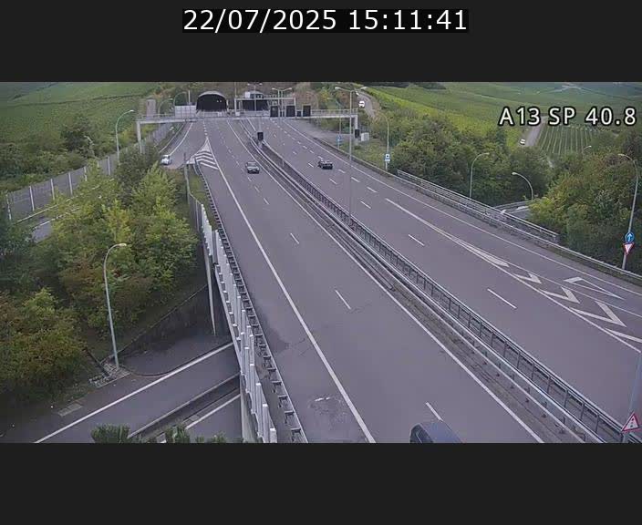 Webcam avec vue sur l'entrée côté allemand du tunnel Markusbierg à Schengen. Vue orientée vers le tunnel et Bettembourg