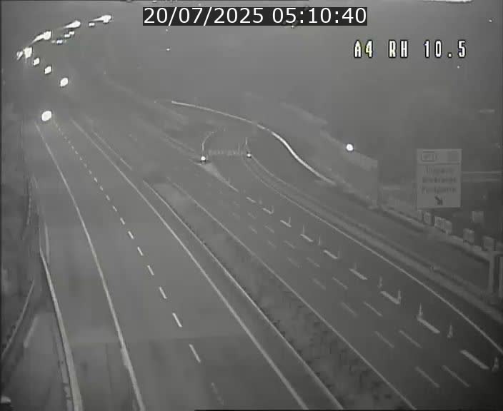 Traffic live webcam Luxembourg Pontpierre - A4 - BK 10.5 - direction Luxembourg