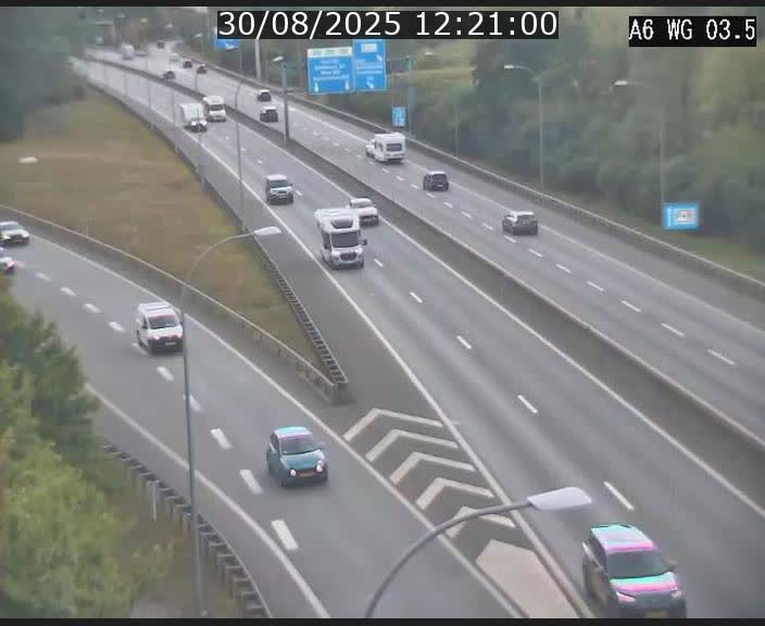 Traffic live webcam Luxembourg - Croix de Cessange - A6 - BK 3.5 - direction France/Allemagne