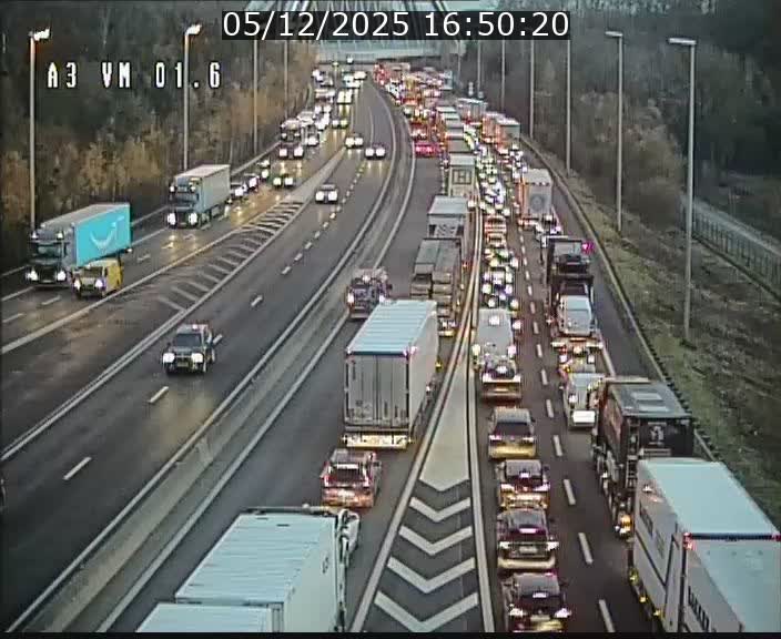 Traffic live webcam Luxembourg - Croix de Gasperich - A3 - BK 1.6 - direction France/Aire de Berchem