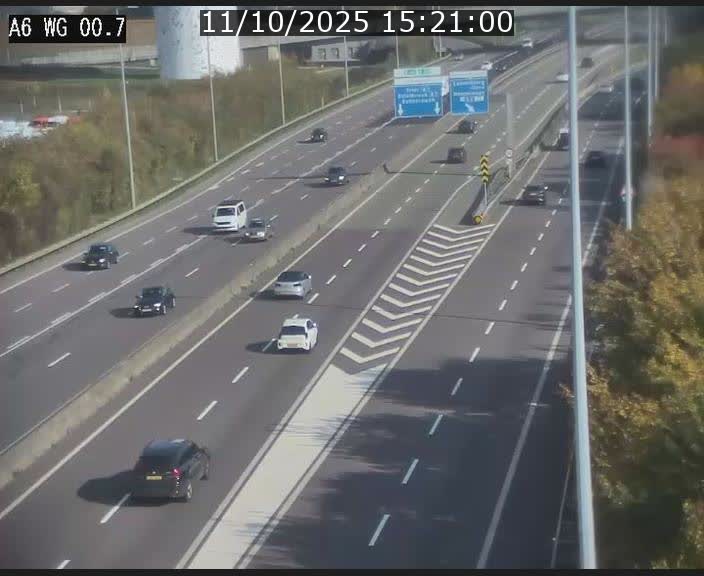 Traffic live webcam Luxembourg Croix de Cessange - A6 - BK 0.7 - direction A3 France