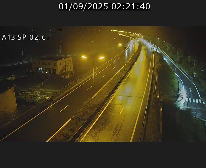Traffic live webcam Luxembourg Sanem - A13 direction Pétange - BK 2.6