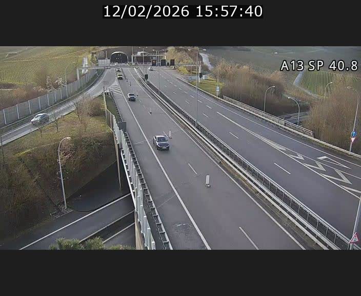 Webcam avec vue sur l'entrée côté allemand du tunnel Markusbierg à Schengen. Vue orientée vers le tunnel et Bettembourg