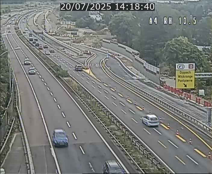 Traffic live webcam Luxembourg Pontpierre - A4 - BK 10.5 - direction Luxembourg