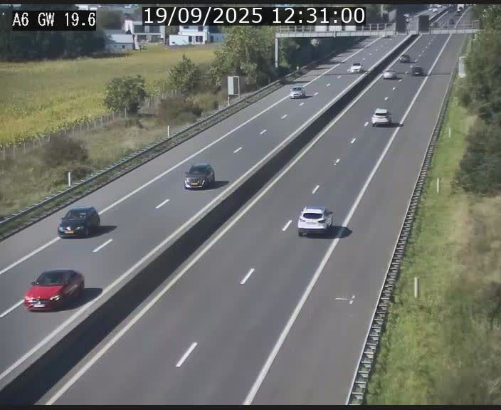 Traffic live webcam Luxembourg - Steinfort - A6 - BK 19.6 - direction Belgique