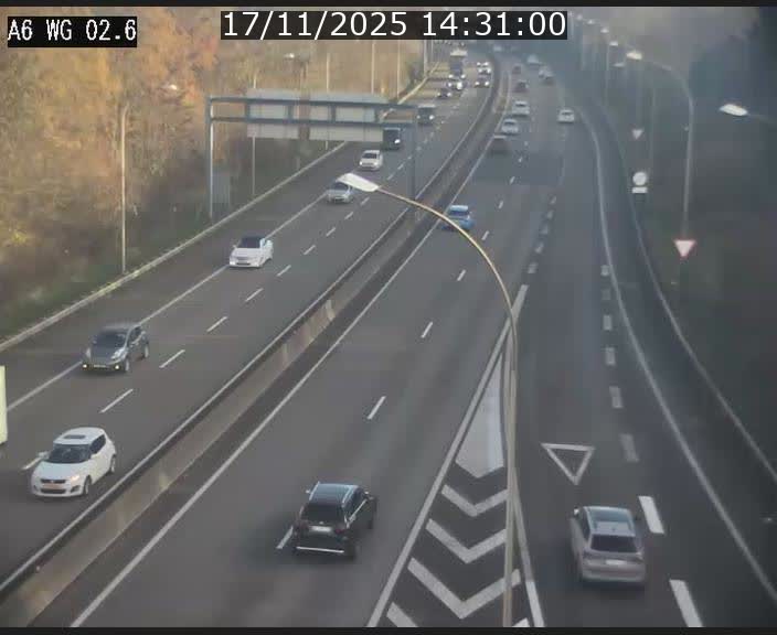Traffic live webcam Luxembourg Croix de Cessange - A6 - BK 2.6 - direction France/Allemagne