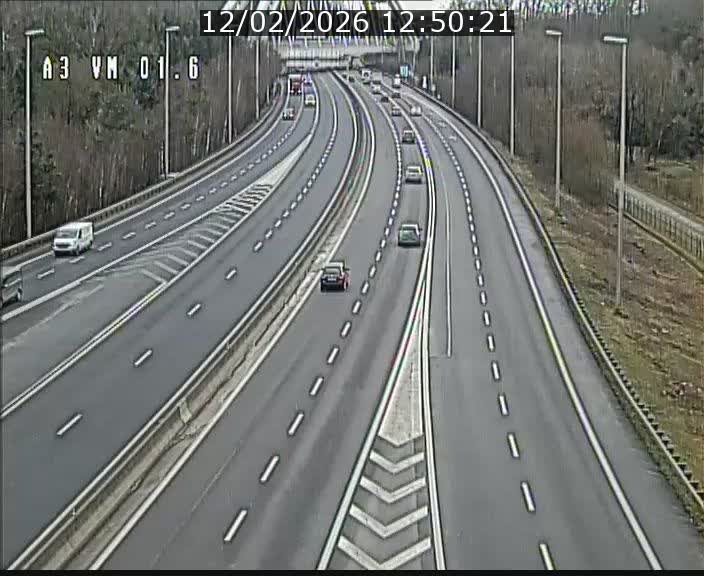 Traffic live webcam Luxembourg - Croix de Gasperich - A3 - BK 1.6 - direction France/Aire de Berchem