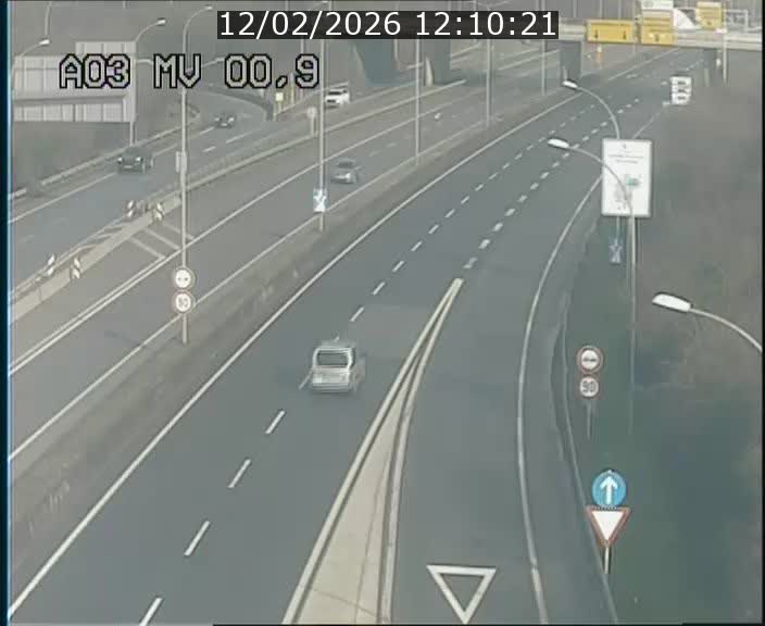 Traffic live webcam Luxembourg Croix de Gasperich - A3 - BK 0.4 - direction Luxembourg