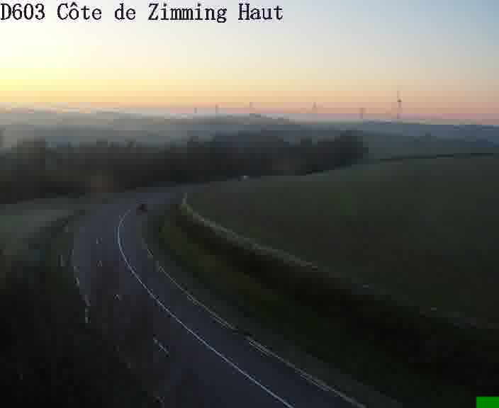 Webcam sur la D603 située en haut de la Côte de Zimming. Vue orientée vers Saint-Avold.