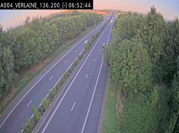 Webcam sur l'E411 à hauteur du pont surplombant la N40, à proximité de la sortie 26 Verlaine - Libramont-Chevigny. Vue orientée vers Namur