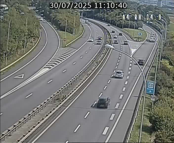 Traffic live webcam Luxembourg Leudelange - A4 - BK 4.9 - direction Luxembourg