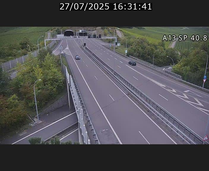 Webcam avec vue sur l'entrée côté allemand du tunnel Markusbierg à Schengen. Vue orientée vers le tunnel et Bettembourg
