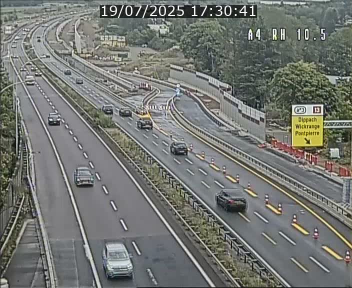 Traffic live webcam Luxembourg Pontpierre - A4 - BK 10.5 - direction Luxembourg