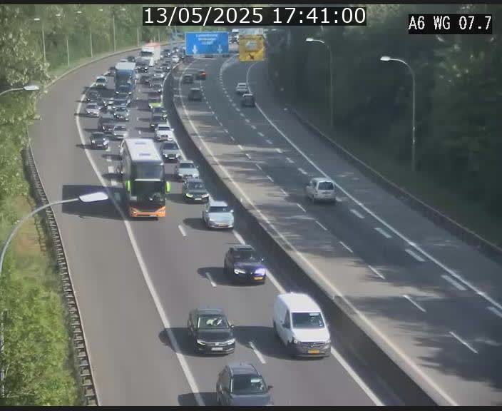 Traffic live webcam Luxembourg - Bridel - A6 - BK 7.7 - direction Belgique