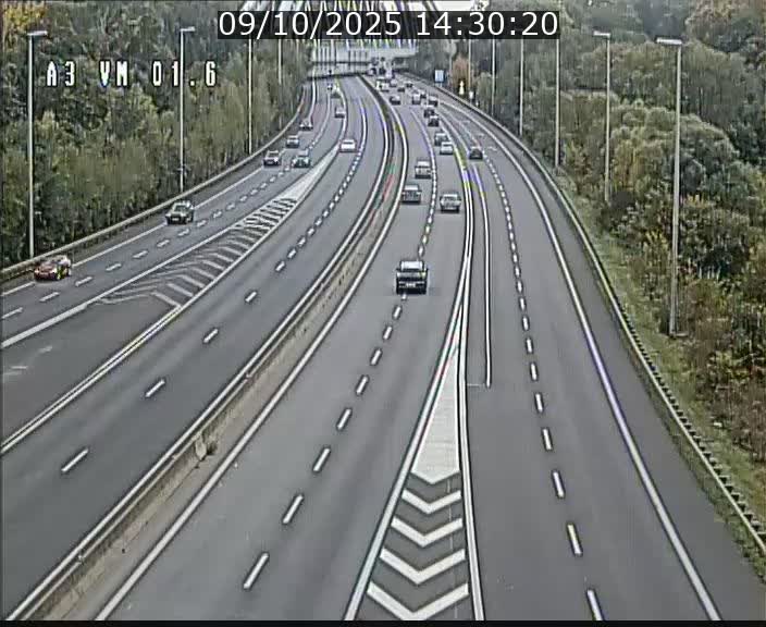 Traffic live webcam Luxembourg - Croix de Gasperich - A3 - BK 1.6 - direction France/Aire de Berchem
