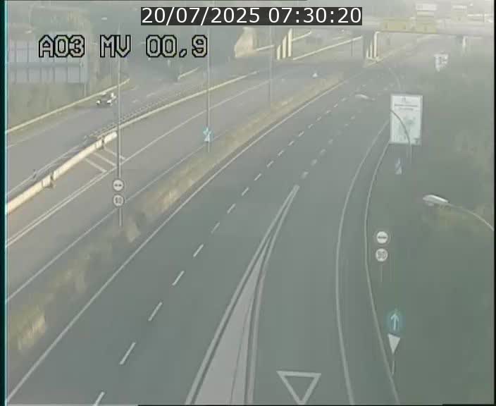 Traffic live webcam Luxembourg Croix de Gasperich - A3 - BK 0.4 - direction Luxembourg