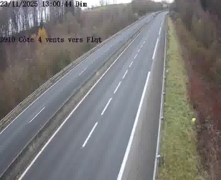 Webcam sur la D910 située dans la Côte des 4 vents. Vue orientée vers le haut de la côte, vers Faulquemont