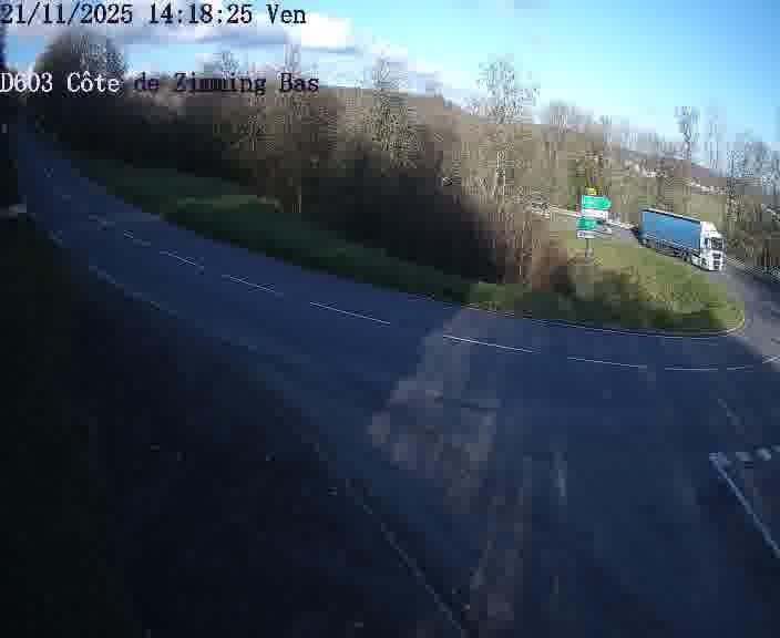 Webcam sur la D603 située dans la Côté de Zimming-bas, dans le virage en demi-tour, à la jonction avec la D74