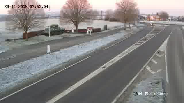 Webcam de surveillance sur D604 (France) à Phalsbourg, cadrée vers Phalsbourg, proposant une information routière utile aux déplacements quotidiens.
