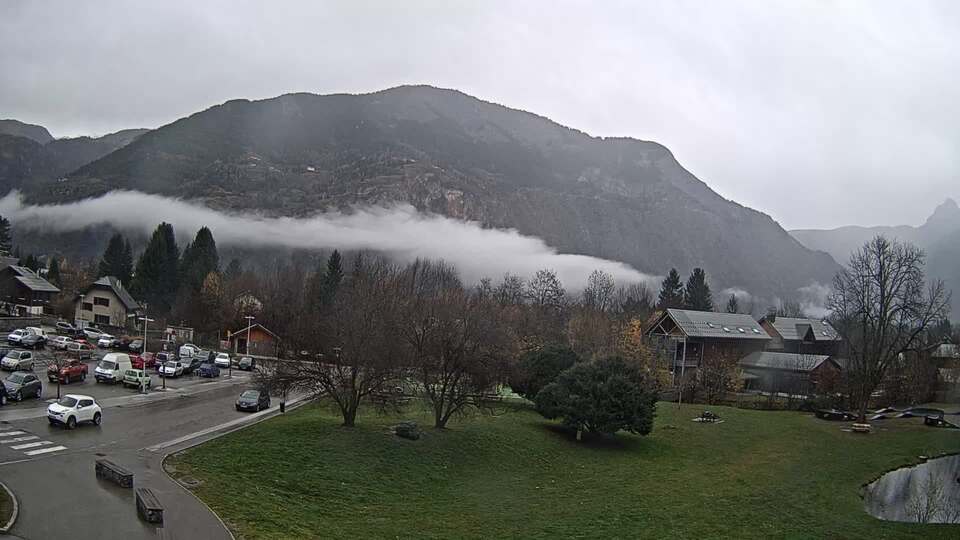 Webcam au niveau de la mairie du village du Bourg d'Oisans, aux pieds de l'Alpe d'Huez et aux portes du parc des Écrins