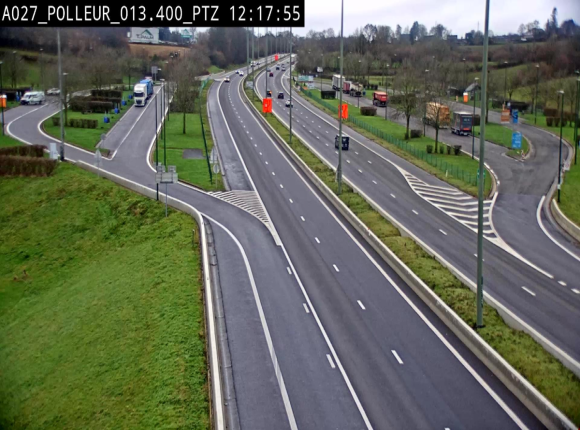 Webcam A27/E42 avec vue sur le parking de l'aire de Polleur, après le Viaduc de Polleur à Theux. Vue orientée vers Liège