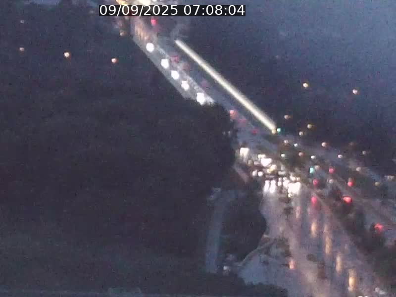 Webcam sur l'avenue John Fitzgerald Kennedy (N51) avec vue sur le Pont rouge (Pont Grande Duchesse Charlotte), l'arrêt Pfaffenthal et l'entrée du quartier Kirchberg